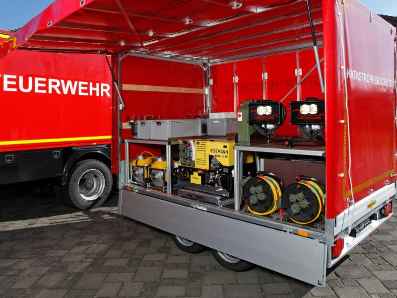 4-Seitige Entnahmemöglichkeit des feuerwehrtechnischen Geräts