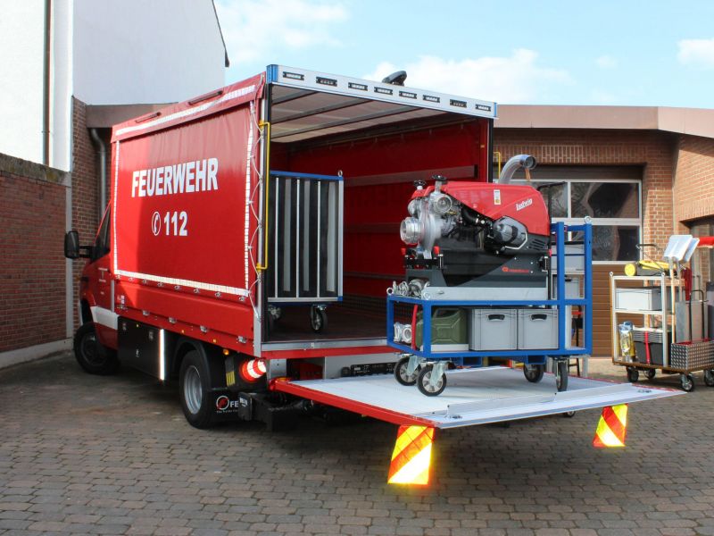 MZF 1, Mercedes-Benz Doppelkabine, Aluminium-Pritschenaufbau, Schiebeplane, Bär-Hubladebordwand