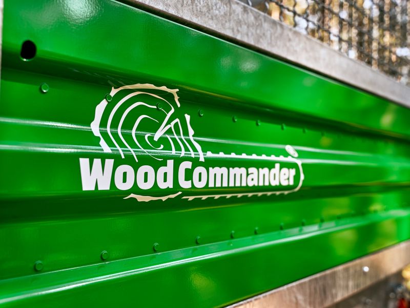 Wood Commander Logo auf Anhänger